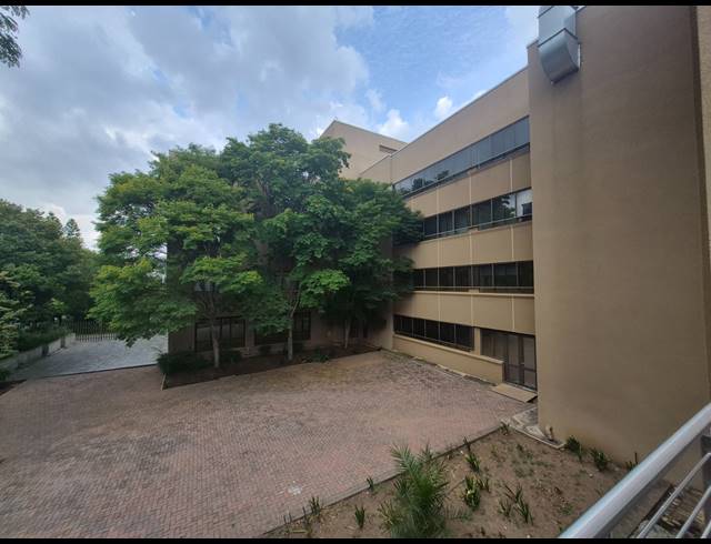 1,153M² OFFICE TO LET IN PARKTOWN